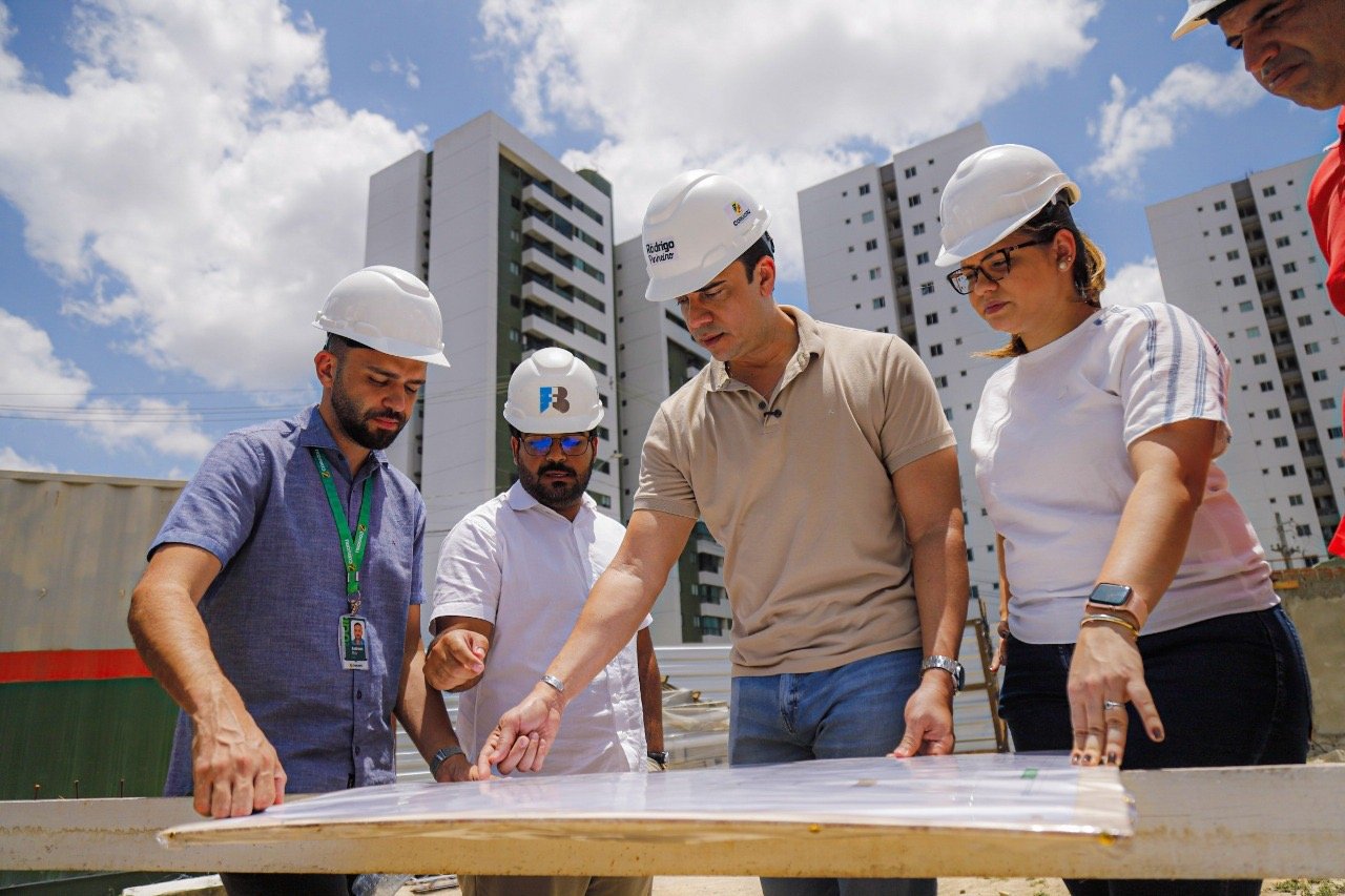 Prefeito Rodrigo Pinheiro visita obras em execução no José Liberato e no Indianópolis