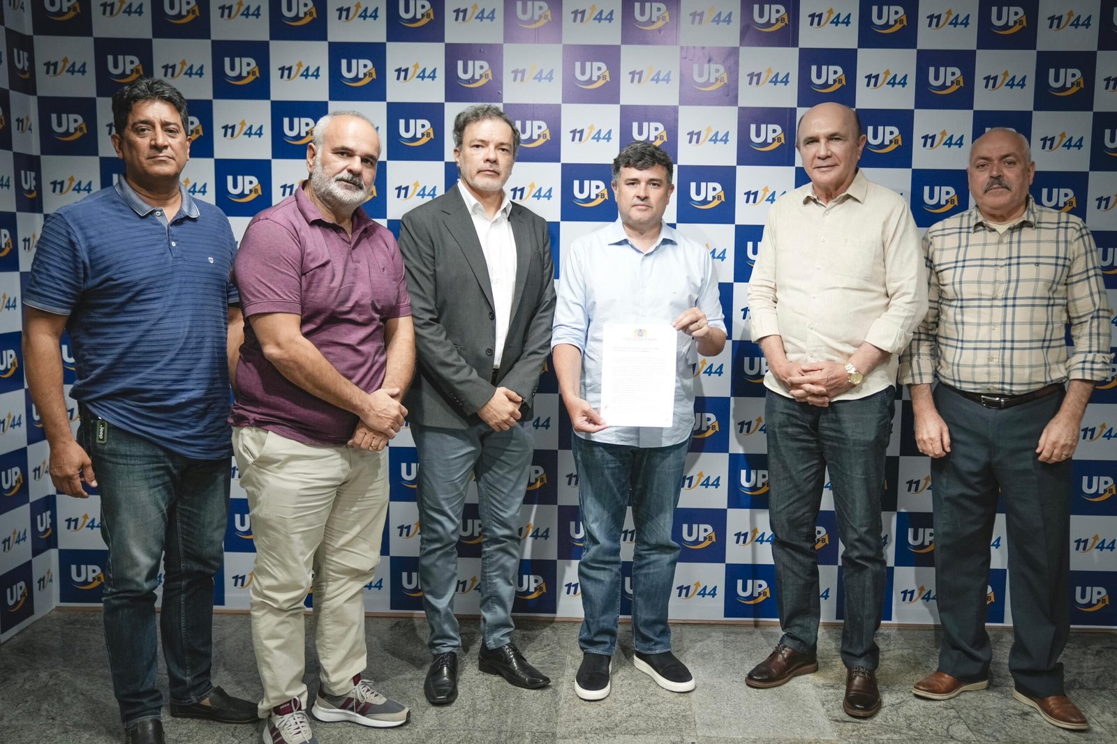 Eduardo da Fonte solicita à governadora Raquel Lyra a inclusão dos coronéis da reserva na extinção das faixas salariais