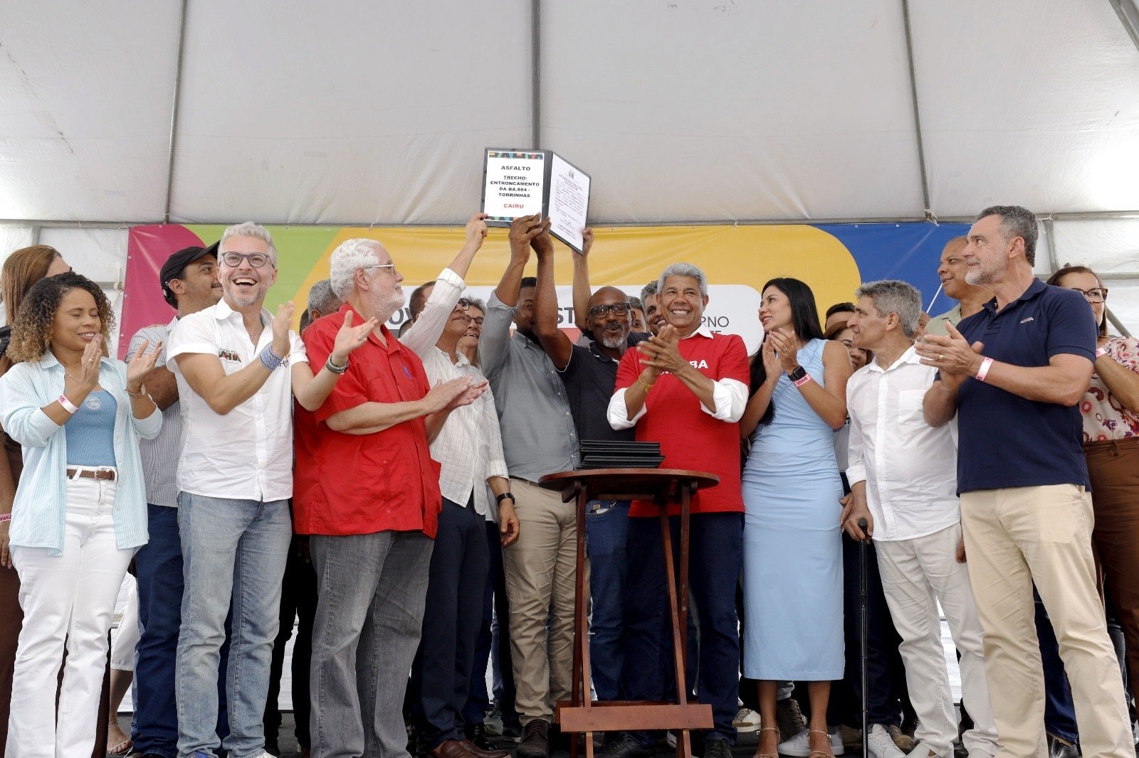 Governo do Estado autoriza pavimentação da BA-884 e entrega de equipamentos de segurança e saúde em Cairu