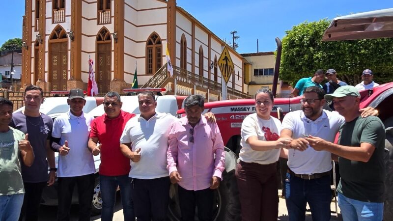 Rainha Isabel recebe ambulância e patrulha mecanizada em grande entrega da Prefeitura de Bom Conselho