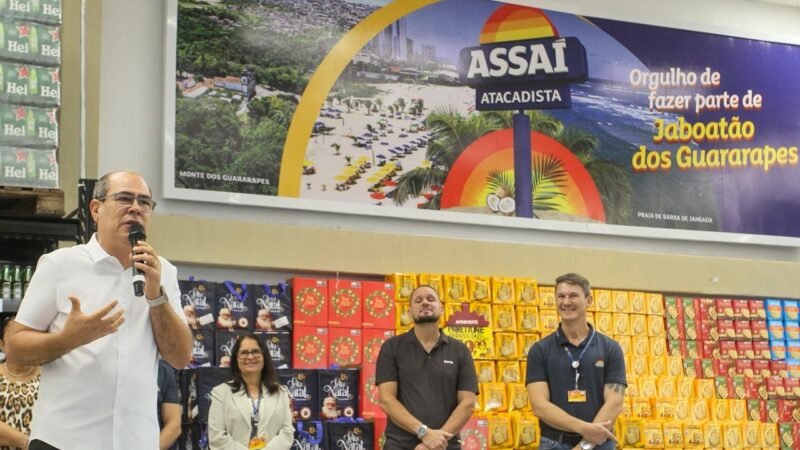 Mano Medeiros acompanha reabertura do Assaí em Jaboatão dos Guararapes
