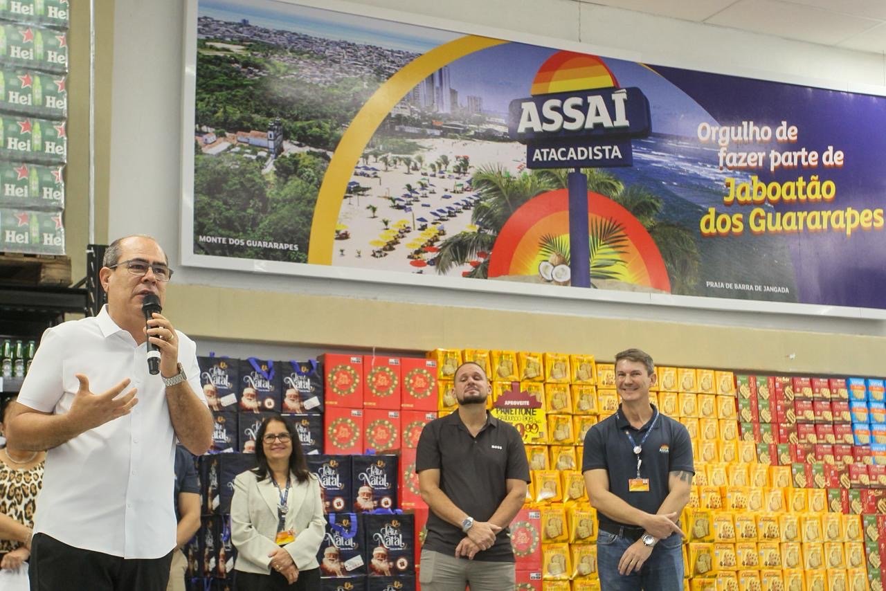 Mano Medeiros acompanha reabertura do Assaí em Jaboatão dos Guararapes