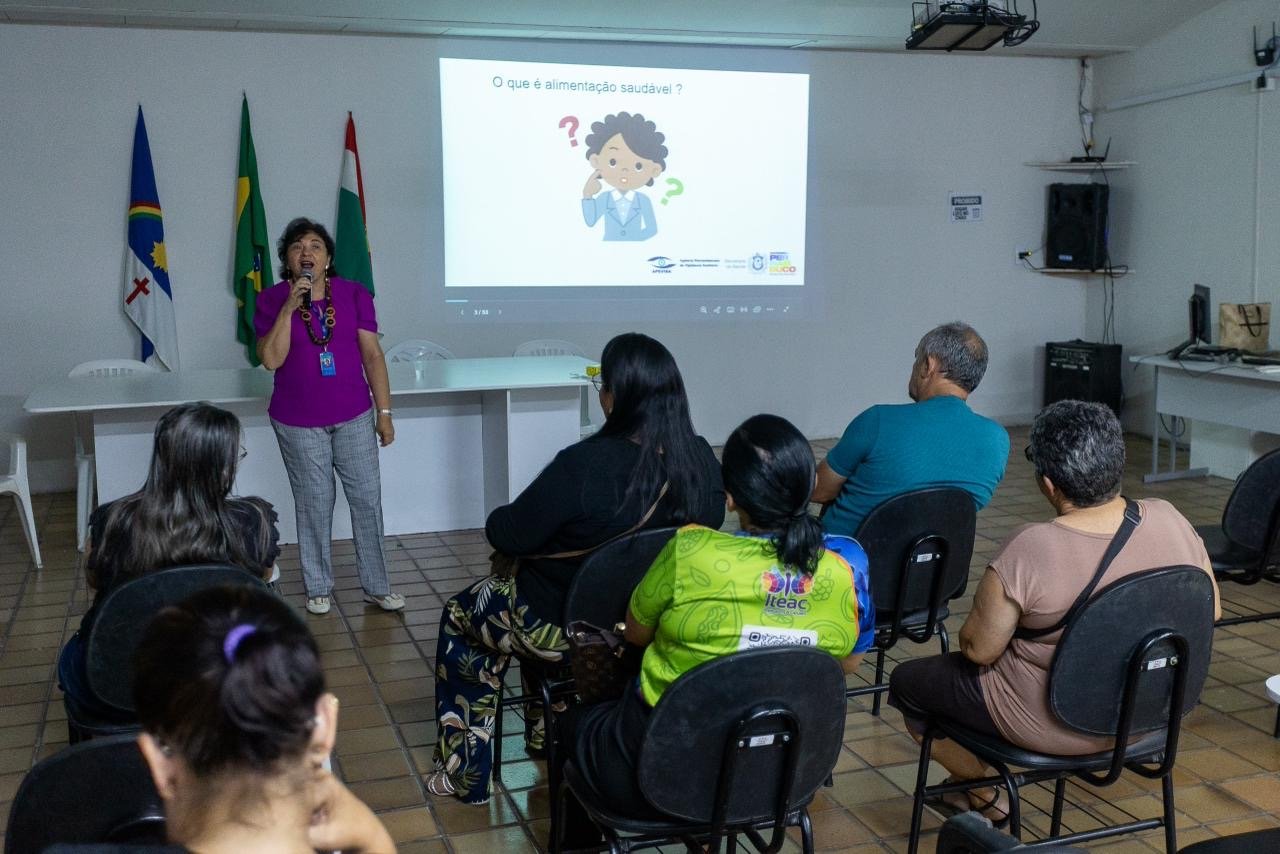 Vigilância Sanitária de Caruaru realiza curso de boas práticas para feirantes