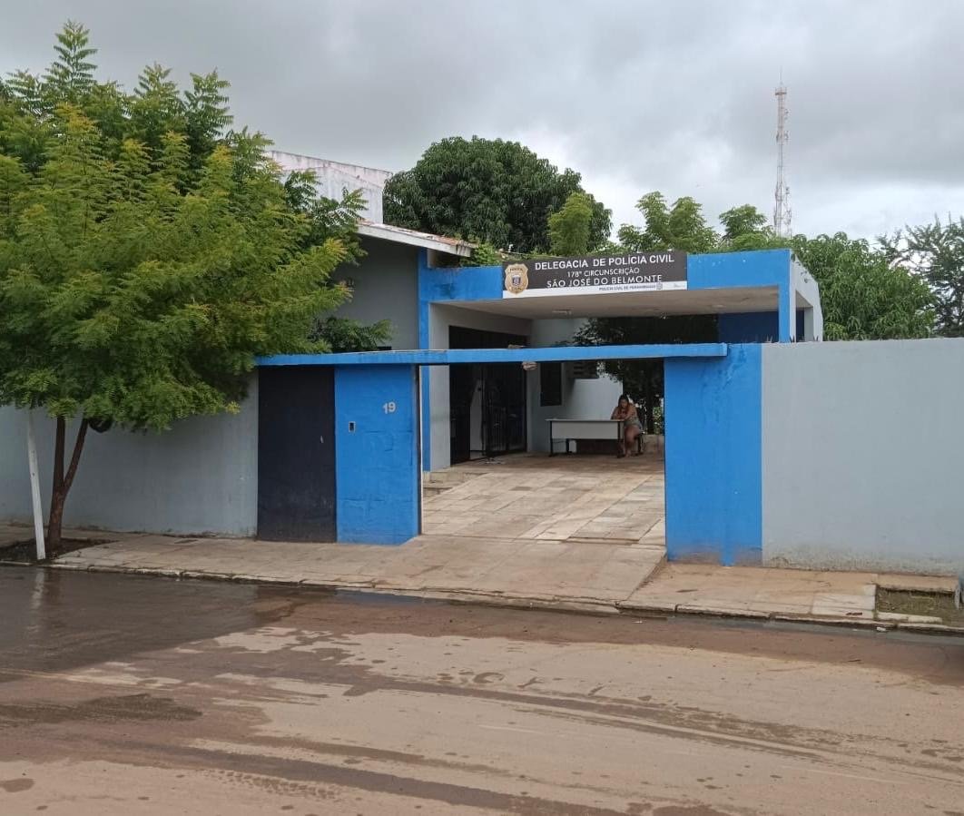 CREF12/PE fecha academia com apoio da Polícia Militar: local funcionava sob supervisão de um leigo da CBMF