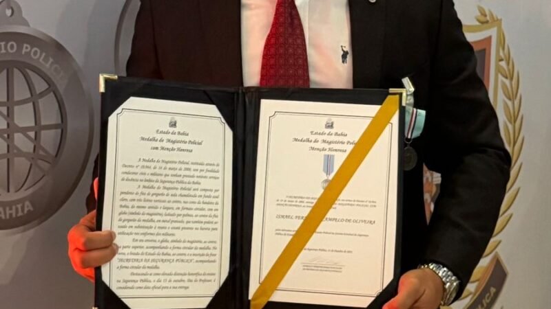 Fernando Bolinha recebeu medalha do mérito do magistério policial, com menção honrosa