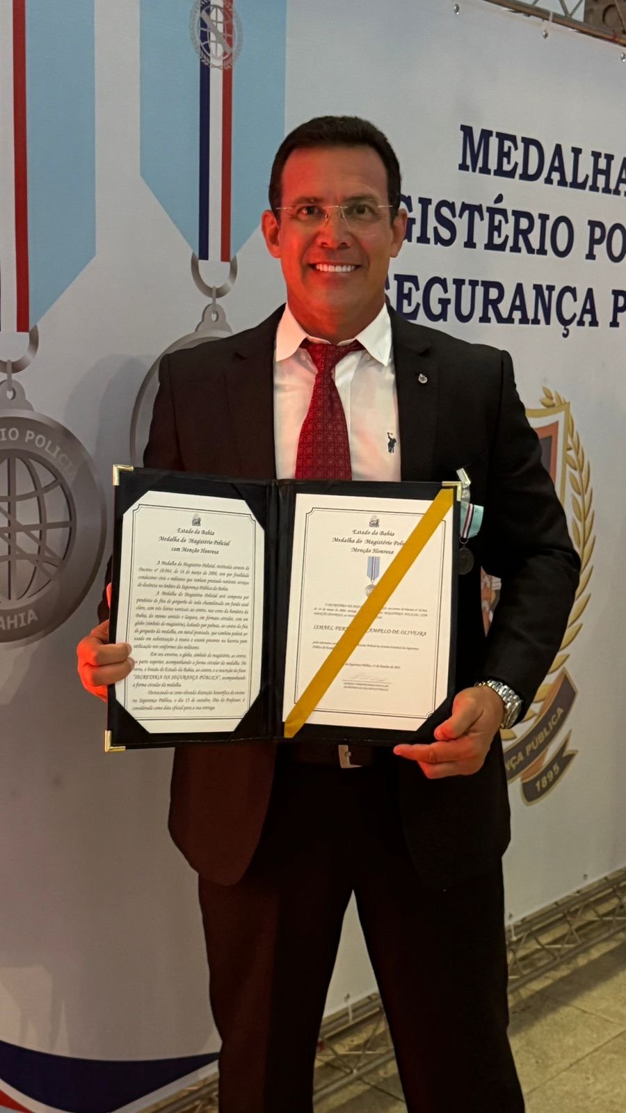 Fernando Bolinha recebeu medalha do mérito do magistério policial, com menção honrosa