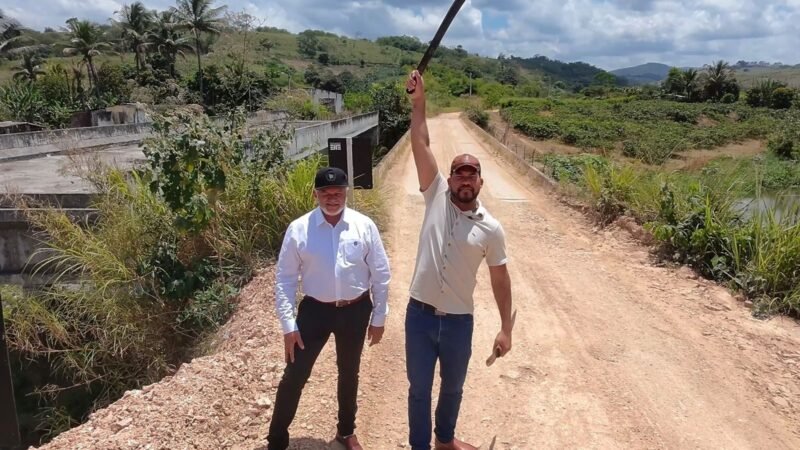 Deputado Abimael Santos e Vereador Evandro da Destilaria denunciam abandono da rodovia PE-58