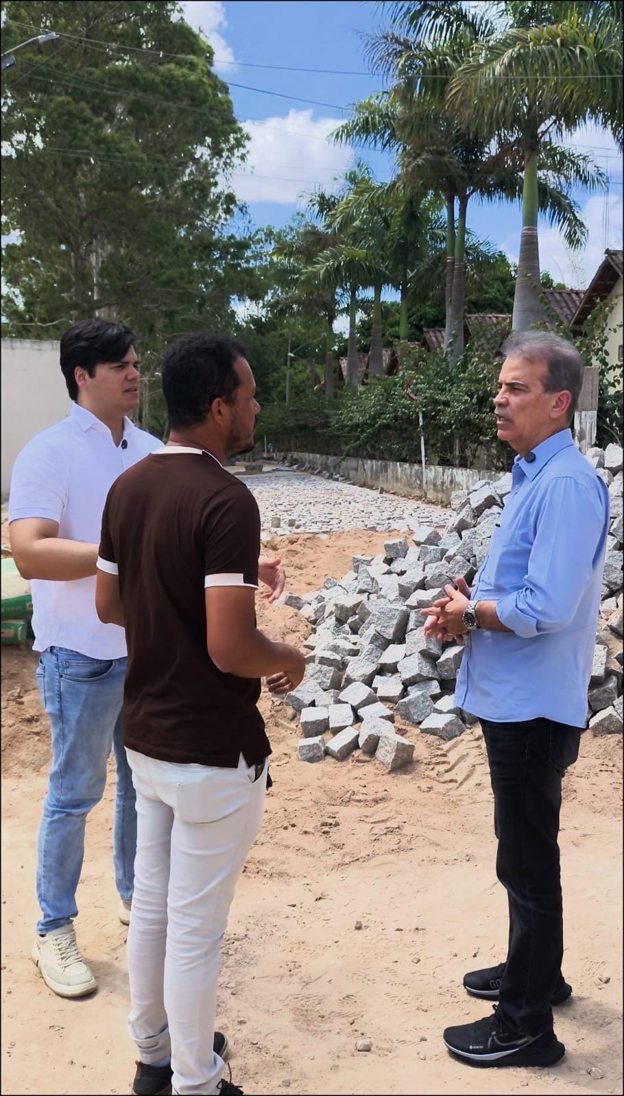 Feitosa vai a Arcoverde acompanhar obra de emenda parlamentar