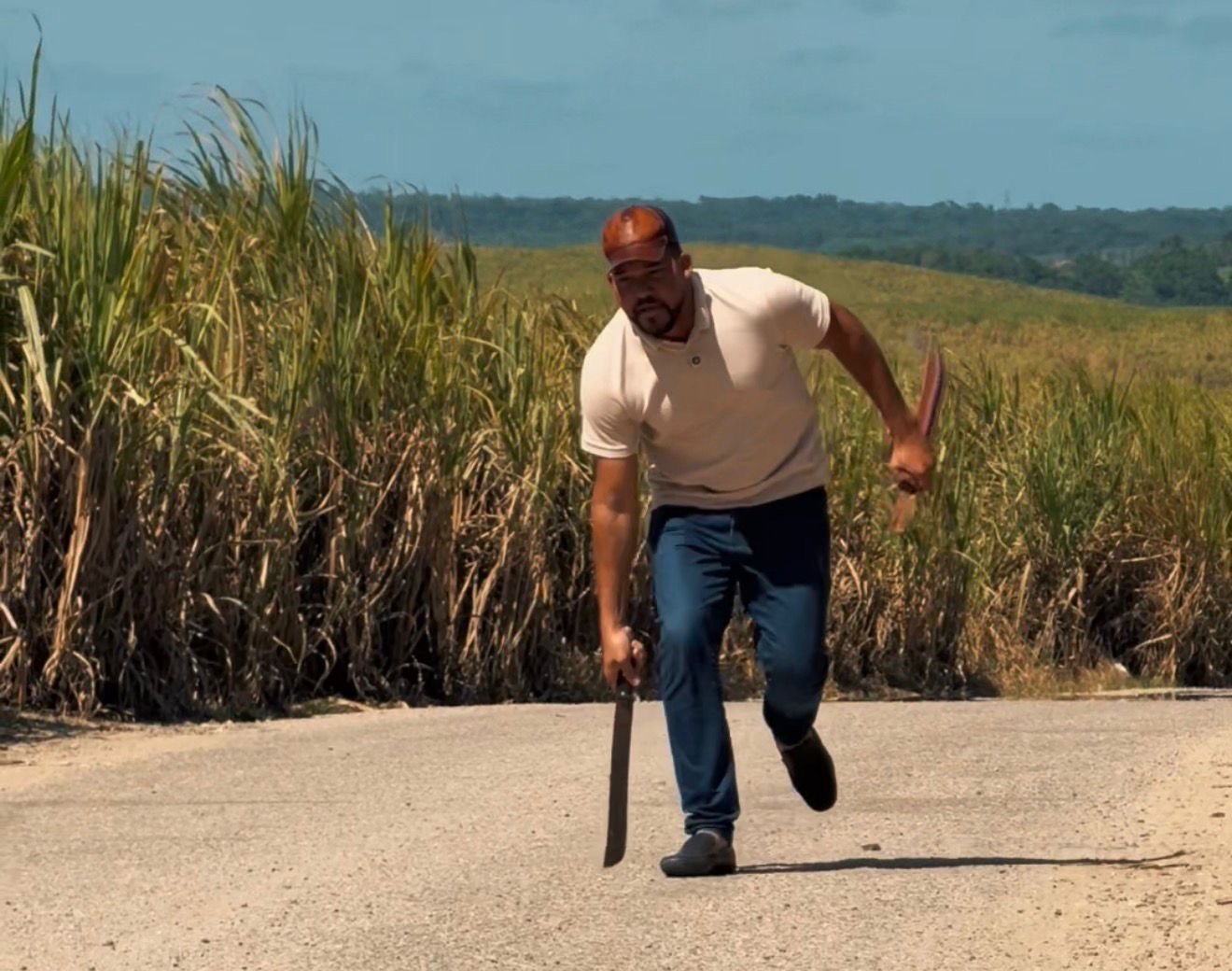 Deputado Abimael Santos fiscaliza obras paralisadas da PE-20 e cobra retomada à governadora Raquel Lyra