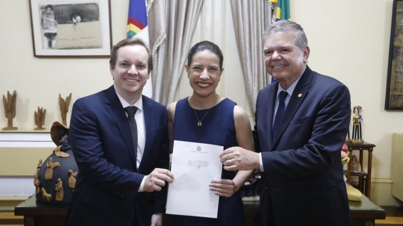 Governadora Raquel Lyra anuncia Carlos Gil Rodrigues Filho como novo desembargador do TJPE