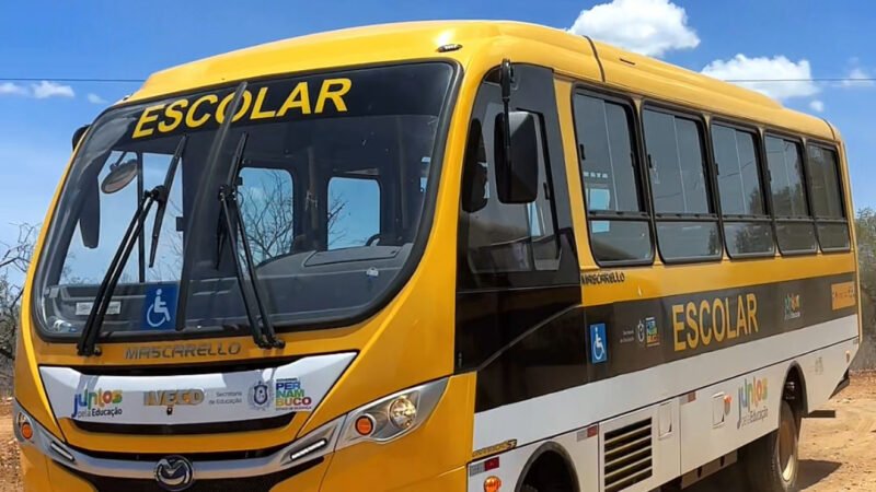 Prefeito Ismael Lira garante ônibus novo para os estudantes da comunidade da Casa Nova em Orocó