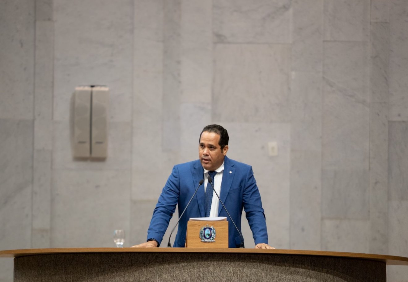 Deputado Jeferson Timóteo anuncia que empresa foi contratada para retomar as obras na PE-33