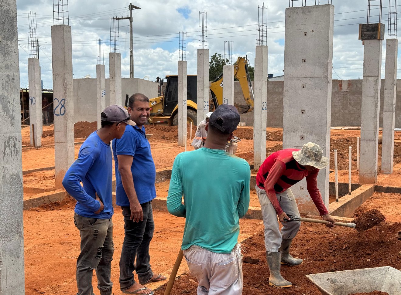 Prefeito de Vicência Eder Waltter acompanha avanço das obras do novo Posto de Saúde na Chã dos Mandados