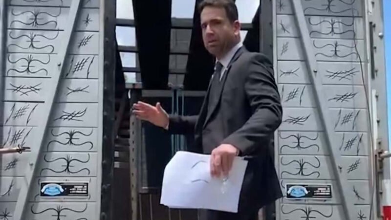 APÓS ASSUMIR COMPROMISSO COM A POPULAÇÃO, EDUARDO MOURA FISCALIZA CVA DO RECIFE E APONTA RISCOS SANITÁRIOS NO TRANSPORTE DOS ANIMAIS