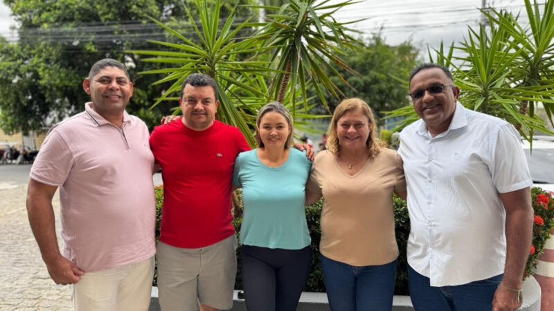 Em Petrolina, pré-candidata estadual Regina da Saúde recebe apoio da ex-vereadora Samara da Visão