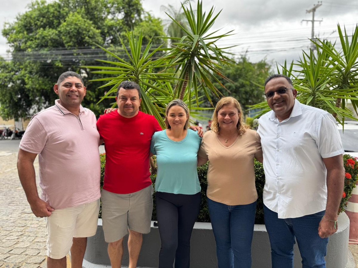 Em Petrolina, pré-candidata estadual Regina da Saúde recebe apoio da ex-vereadora Samara da Visão