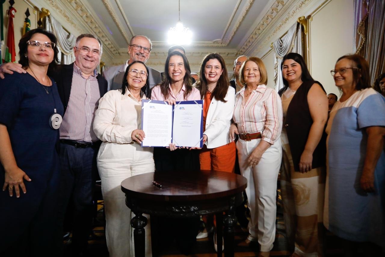 Governadora Raquel Lyra lança primeira Casa de Passagem do Estado e assina convênios com municípios para programa Mães na Creche e Centros de Referência da Mulher 