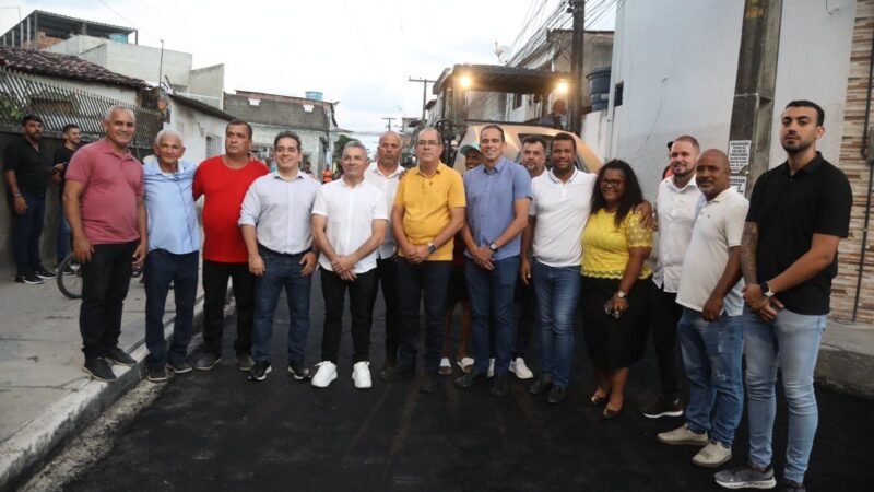 Mano Medeiros entrega requalificação da Frei Caneca, em Cajueiro Seco