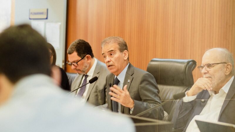 Aprovada em Comissão a proposta que proíbe a cassação da aposentadoria de servidores civis e militares