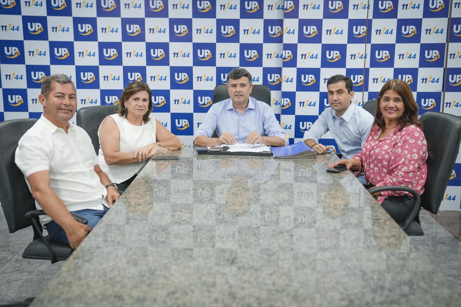 Eduardo da Fonte recebe prefeita Aninha da Ferbom e articula investimentos para Nazaré da Mata