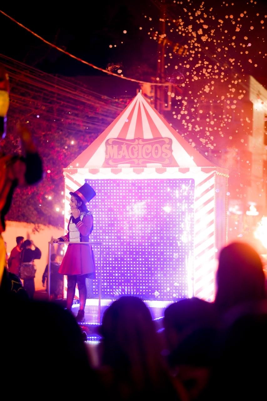 Encantos do Natal abre temporada de desfiles com noite especial na Avenida Rui Barbosa