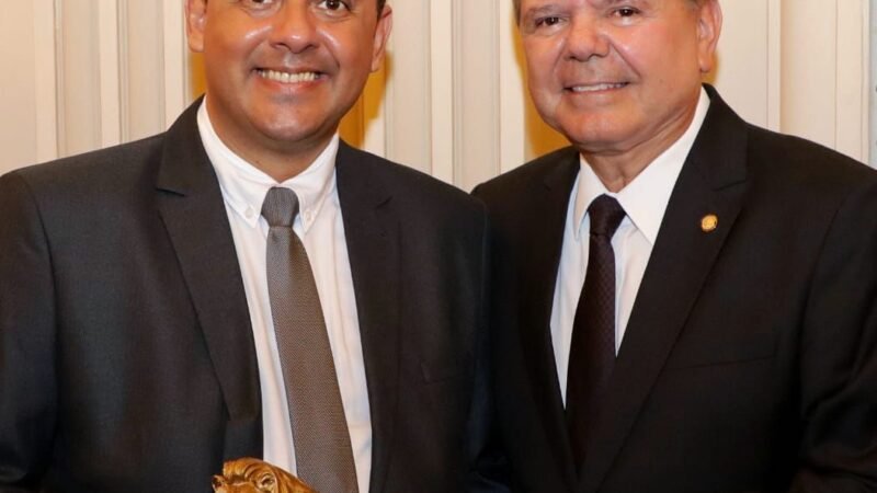 Com trajetória marcada pela ética e defesa do municipalismo, Pedro Melchior é homenageado com o Troféu Leão Dourado no TJPE