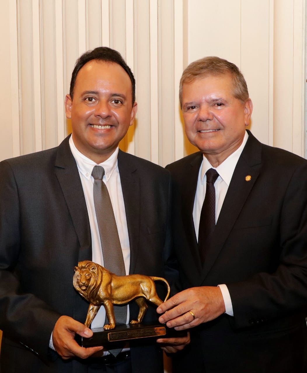 Com trajetória marcada pela ética e defesa do municipalismo, Pedro Melchior é homenageado com o Troféu Leão Dourado no TJPE