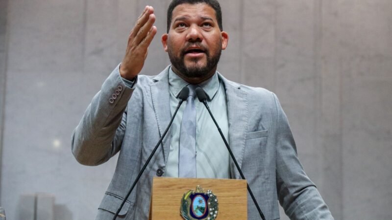 Deputado Abimael Santos cobra explicações sobre atrasos salariais de vigilantes
