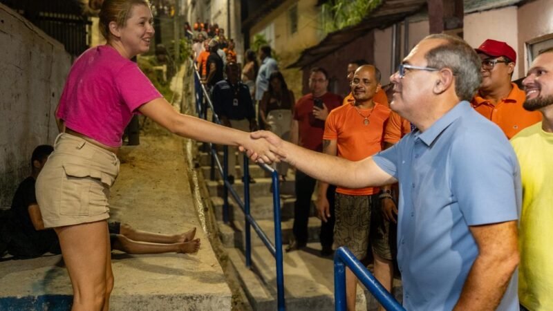 Mano Medeiros entrega escadarias requalificadas no Curado