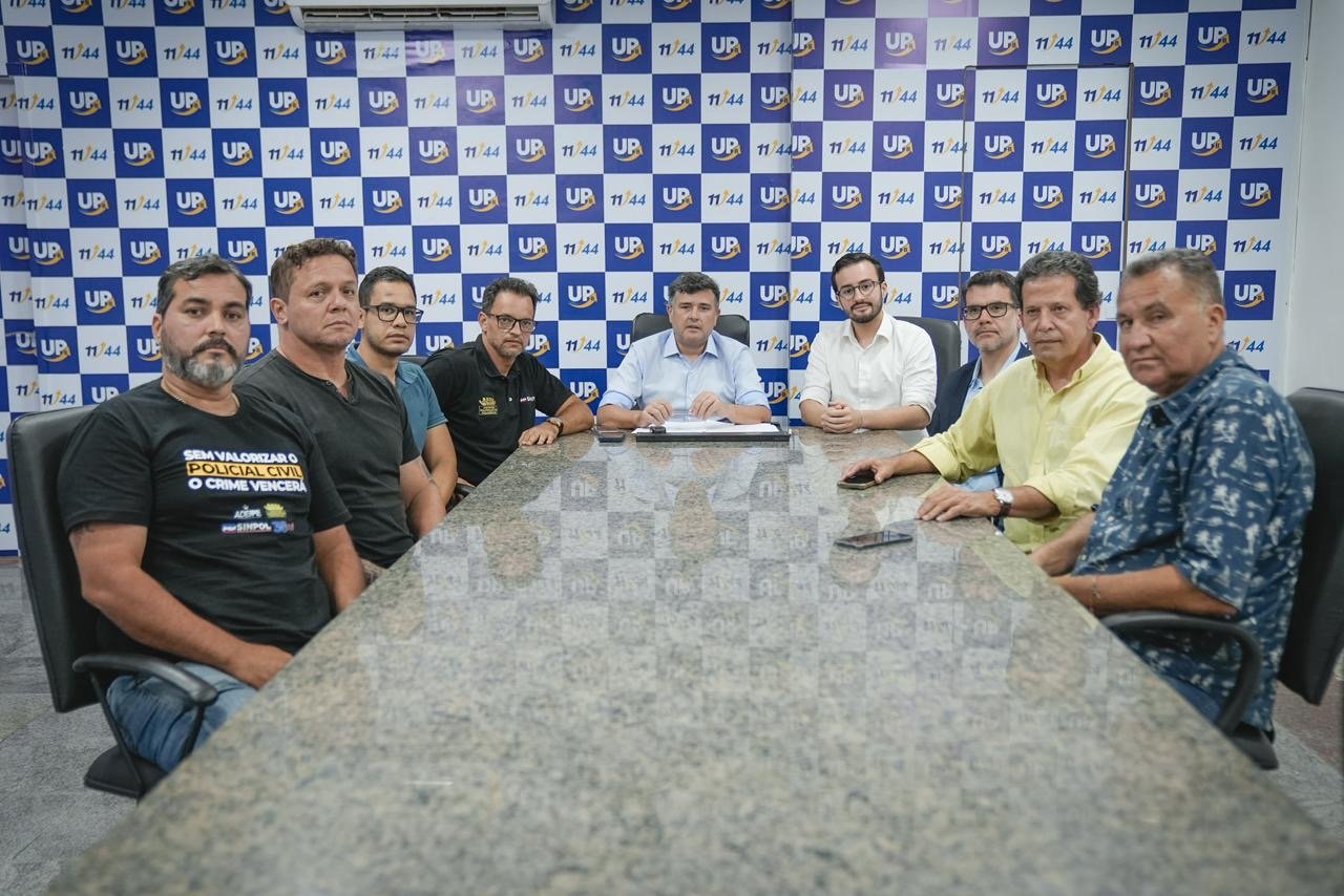 Deputados Eduardo e Lula da Fonte discutem com Adeppe e Simpol a regulamentação da Lei Orgânica Nacional das Polícias Civis em Pernambuco