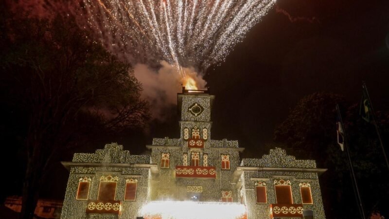 Garanhuns inicia Encantos do Natal 2025 com acendimento das luzes e show pirotécnico