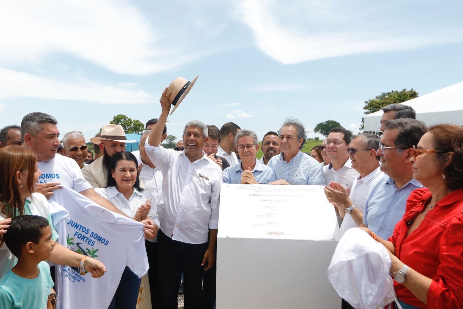 Em Barreiras, governador entrega 500 moradias do Minha Casa, Minha Vida e obras de pavimentação