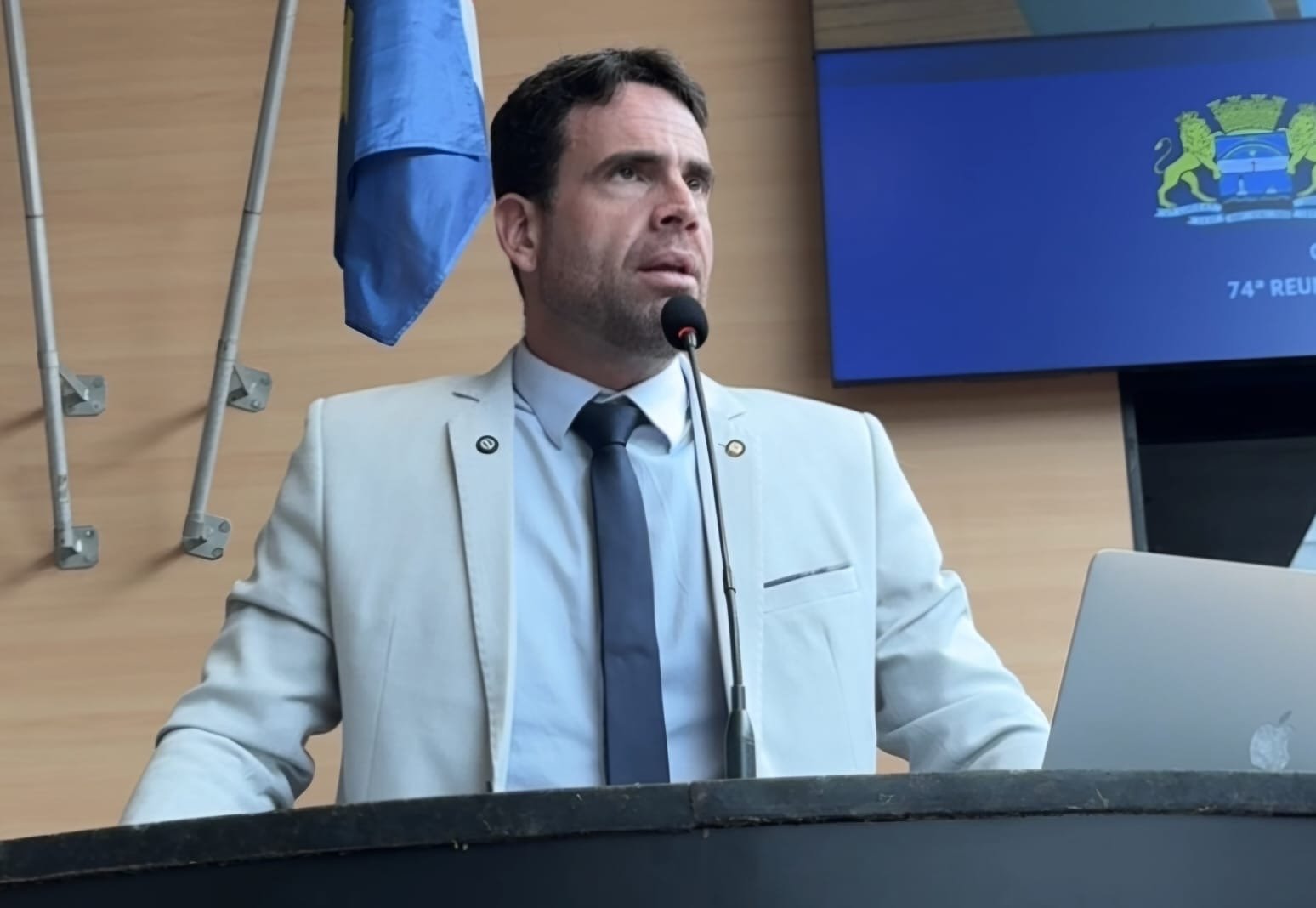 EM DEBATE NA CÂMARA, EDUARDO MOURA CRITICA TENTATIVA DE “IDEOLOGIZAÇÃO” DA OBRA DE LUIZ GONZAGA