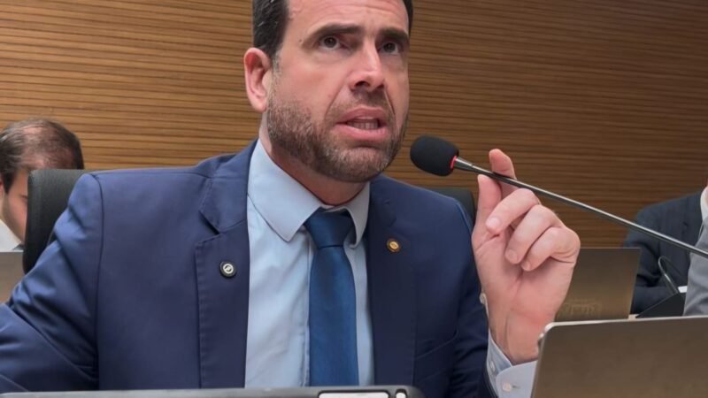 EDUARDO MOURA ADVERTE VEREADORA POR USO DE LINGUAGEM NEUTRA NA CÂMARA MUNICIPAL DO RECIFE