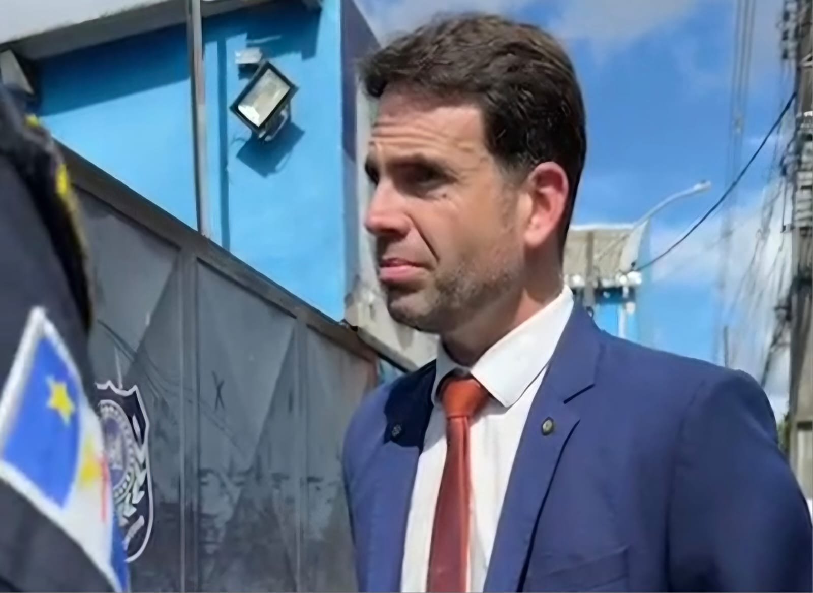 COM ORDEM DO COMANDANTE DA GUARDA MUNICIPAL, QUE ESTAVA EM EVENTO COM O PREFEITO JOÃO CAMPOS, VEREADOR EDUARDO MOURA É IMPEDIDO DE FISCALIZAR SEDE DA GCM DO RECIFE