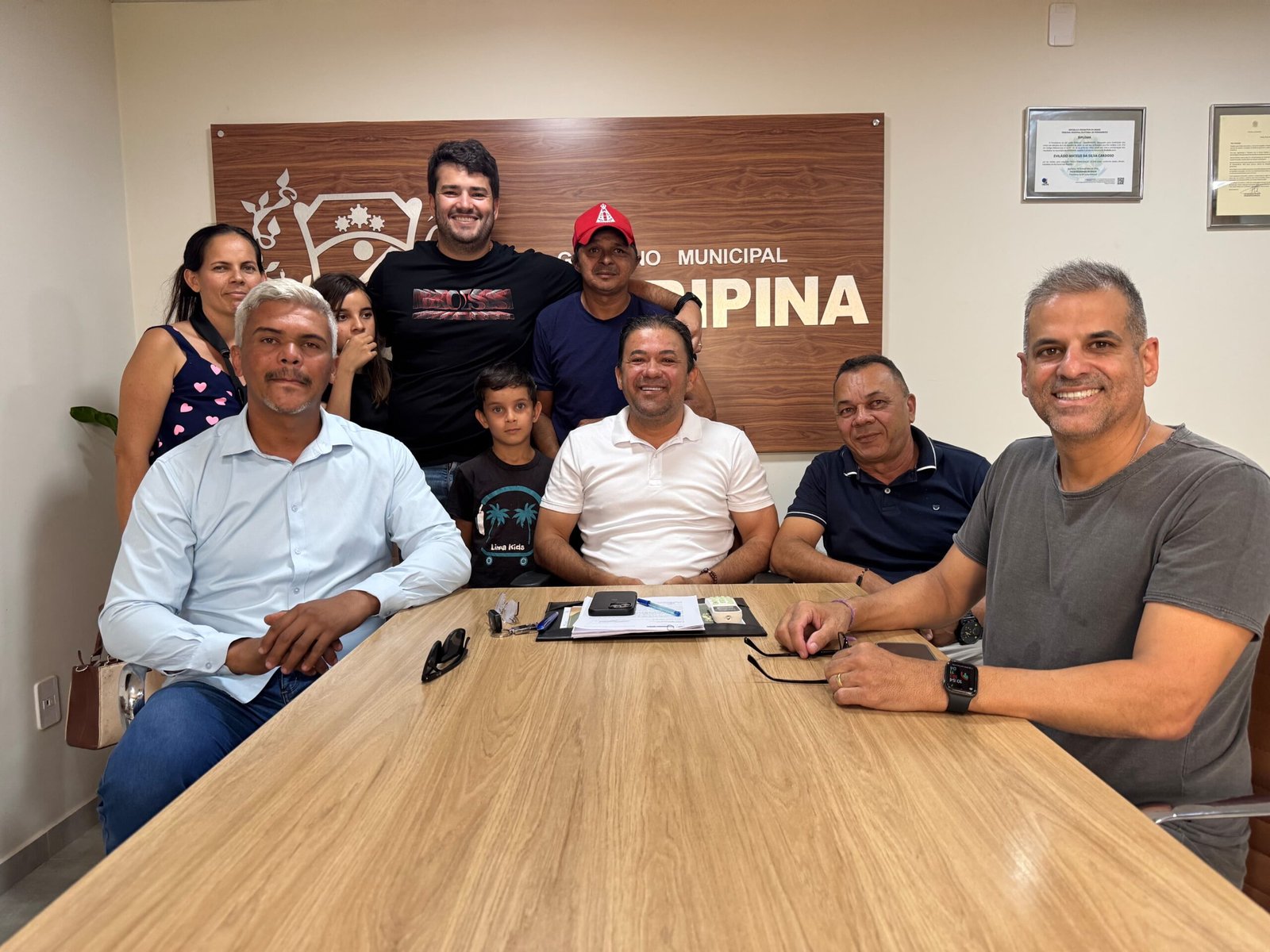 Prefeito Evilásio Mateus anuncia Raniere e Banda e Baby Som como atrações dos festejos de Bom Jardim do Araripe