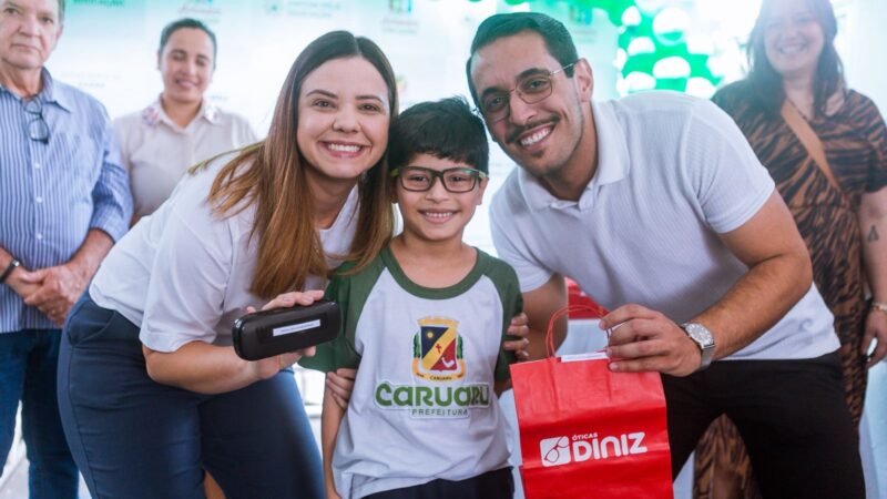 Prefeitura de Caruaru reforça investimento na educação e saúde com a entrega de 143 óculos para estudantes
