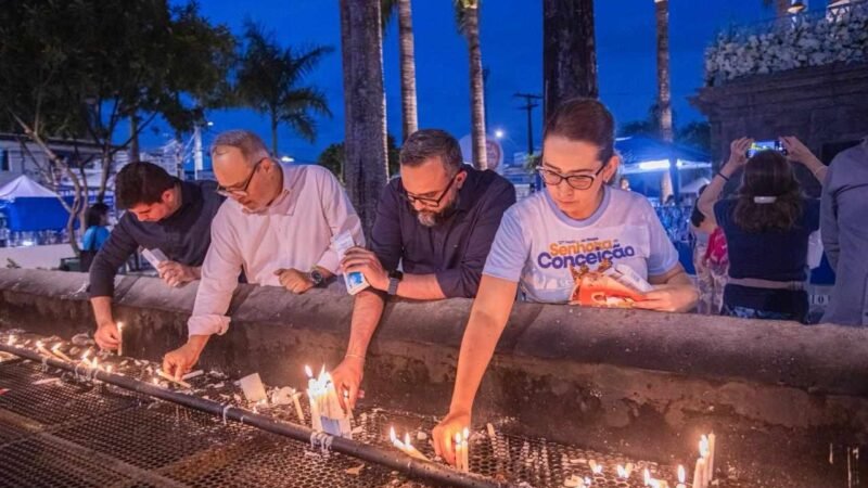 Débora Almeida participa de celebração religiosa no Morro da Conceição