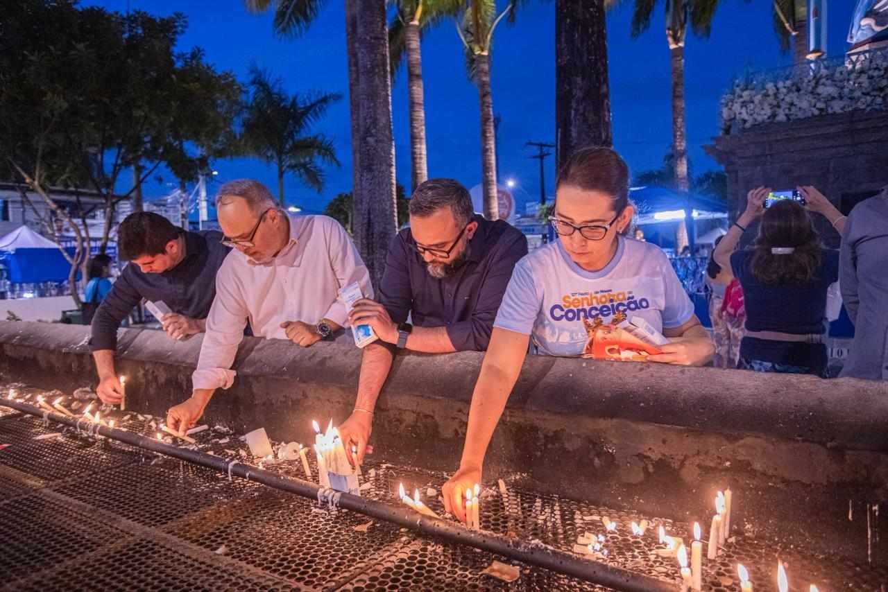 Débora Almeida participa de celebração religiosa no Morro da Conceição