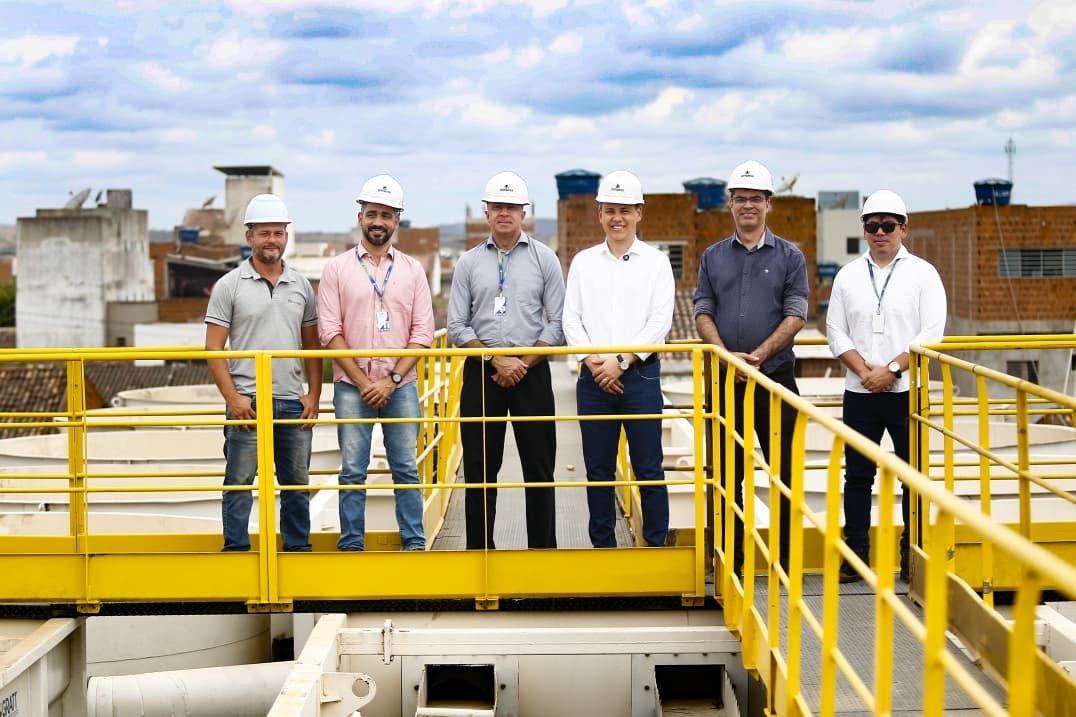 Presidente da Compesa vistoria obras da Adutora do Agreste em Santa Cruz do Capibaribe e acompanha início dos testes do trecho para Toritama