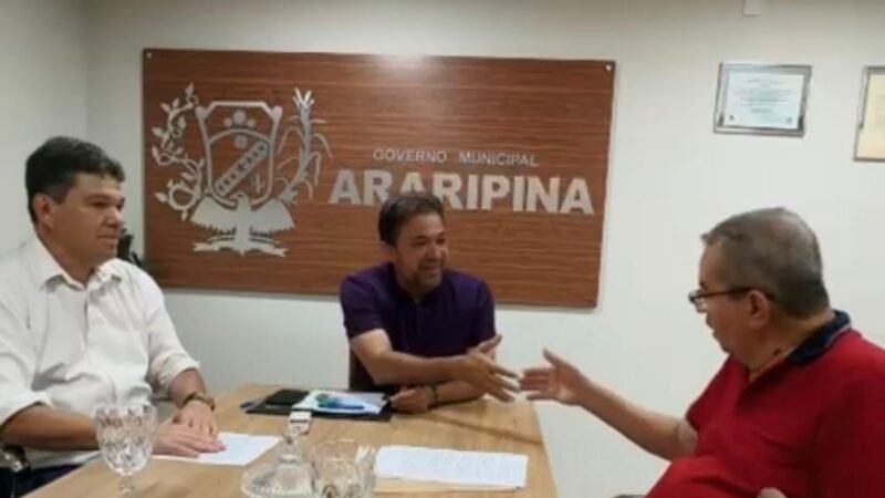 Prefeito Evilásio Mateus assina contrato de compra do terreno da antiga AABB onde será construído ginásio e espaço de lazer em Araripina