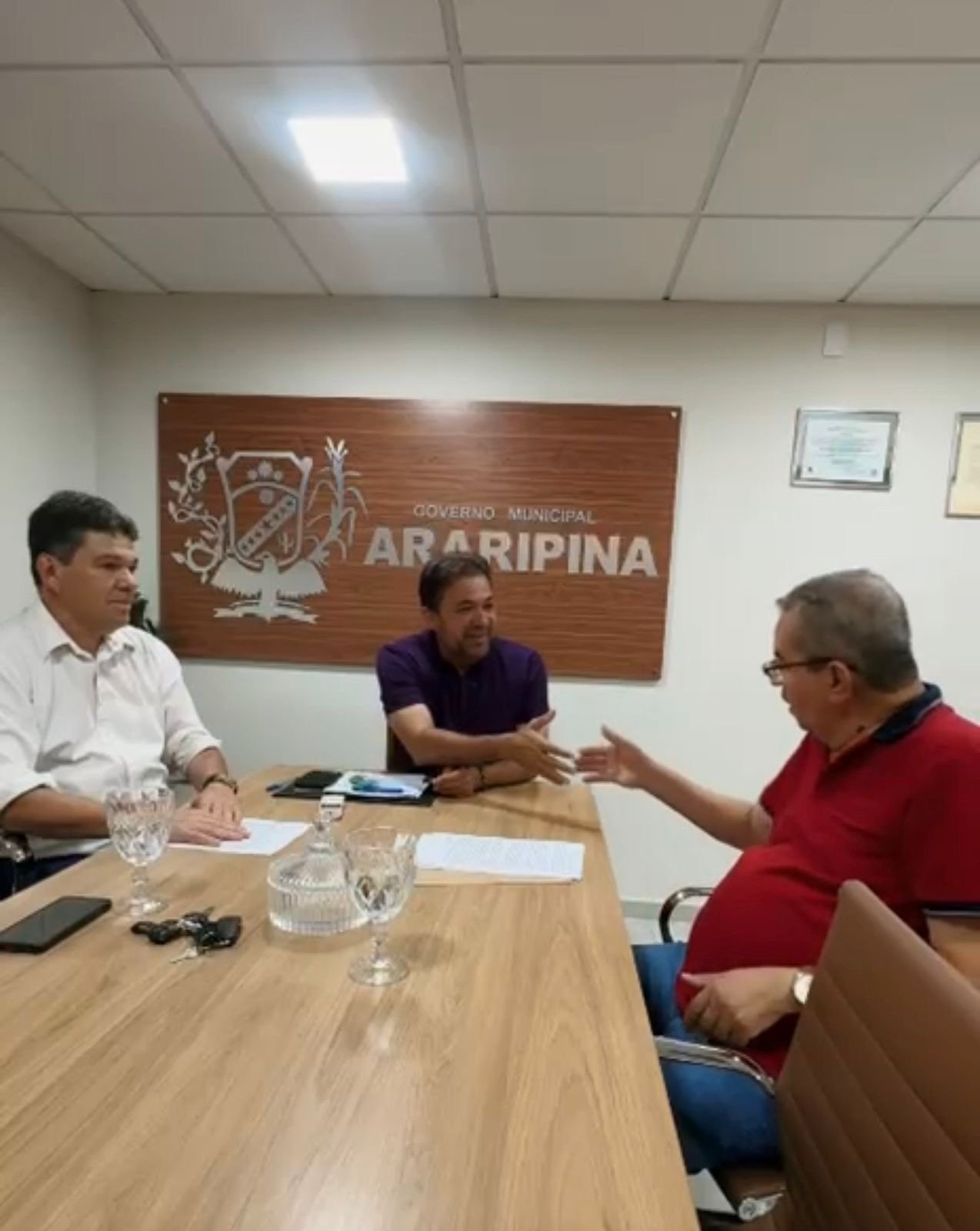 Prefeito Evilásio Mateus assina contrato de compra do terreno da antiga AABB onde será construído ginásio e espaço de lazer em Araripina