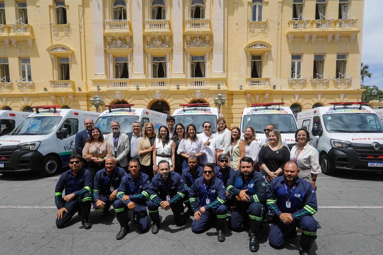 Governadora Raquel Lyra entrega 10 novas ambulâncias com suporte de UTI móvel para renovar frota de hospitais da Rede Estadual