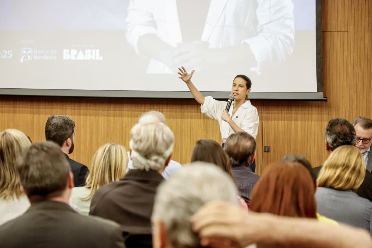 Governadora Raquel Lyra destaca obras e investimentos que impulsionam novo ciclo de desenvolvimento para Pernambuco durante seminário no Recife 