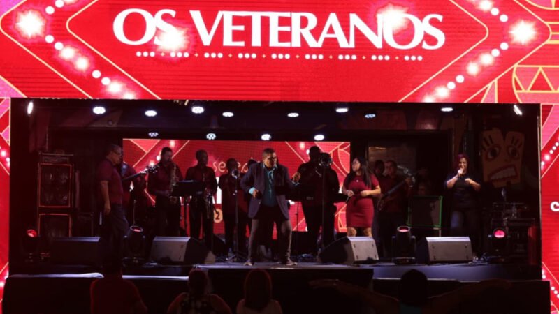 Primeira noite da 4ª Seresta Natalina lota Estação Ferroviária com público de todas as idades em Caruaru