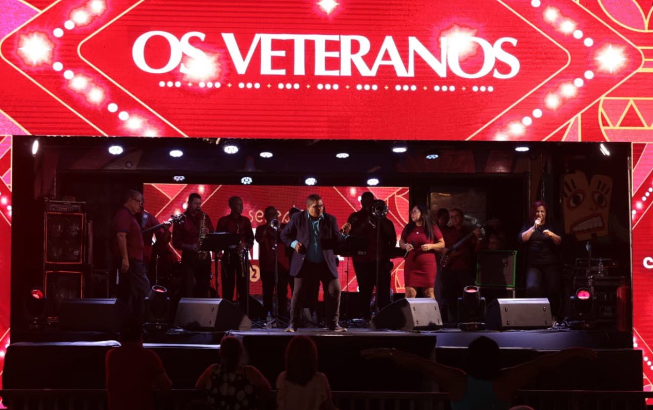 Primeira noite da 4ª Seresta Natalina lota Estação Ferroviária com público de todas as idades em Caruaru