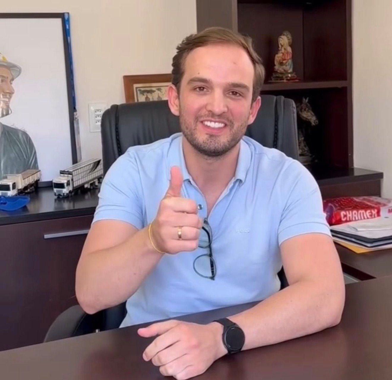 Victor Coelho anuncia 13º e salário de dezembro antes do Natal; mais de R$ 15 milhões vão circular na cidade