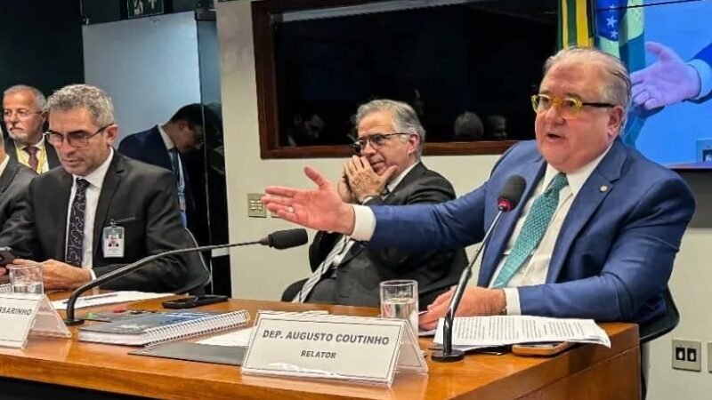 Deputado Federal Augusto Coutinho apresenta relatório sobre regulamentação dos aplicativos