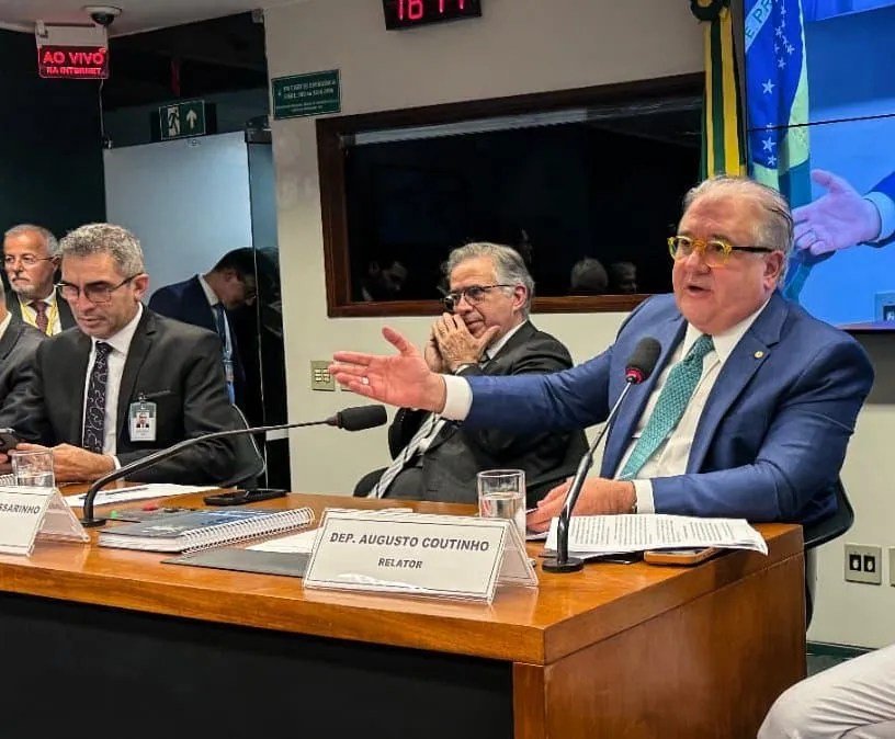 Deputado Federal Augusto Coutinho apresenta relatório sobre regulamentação dos aplicativos