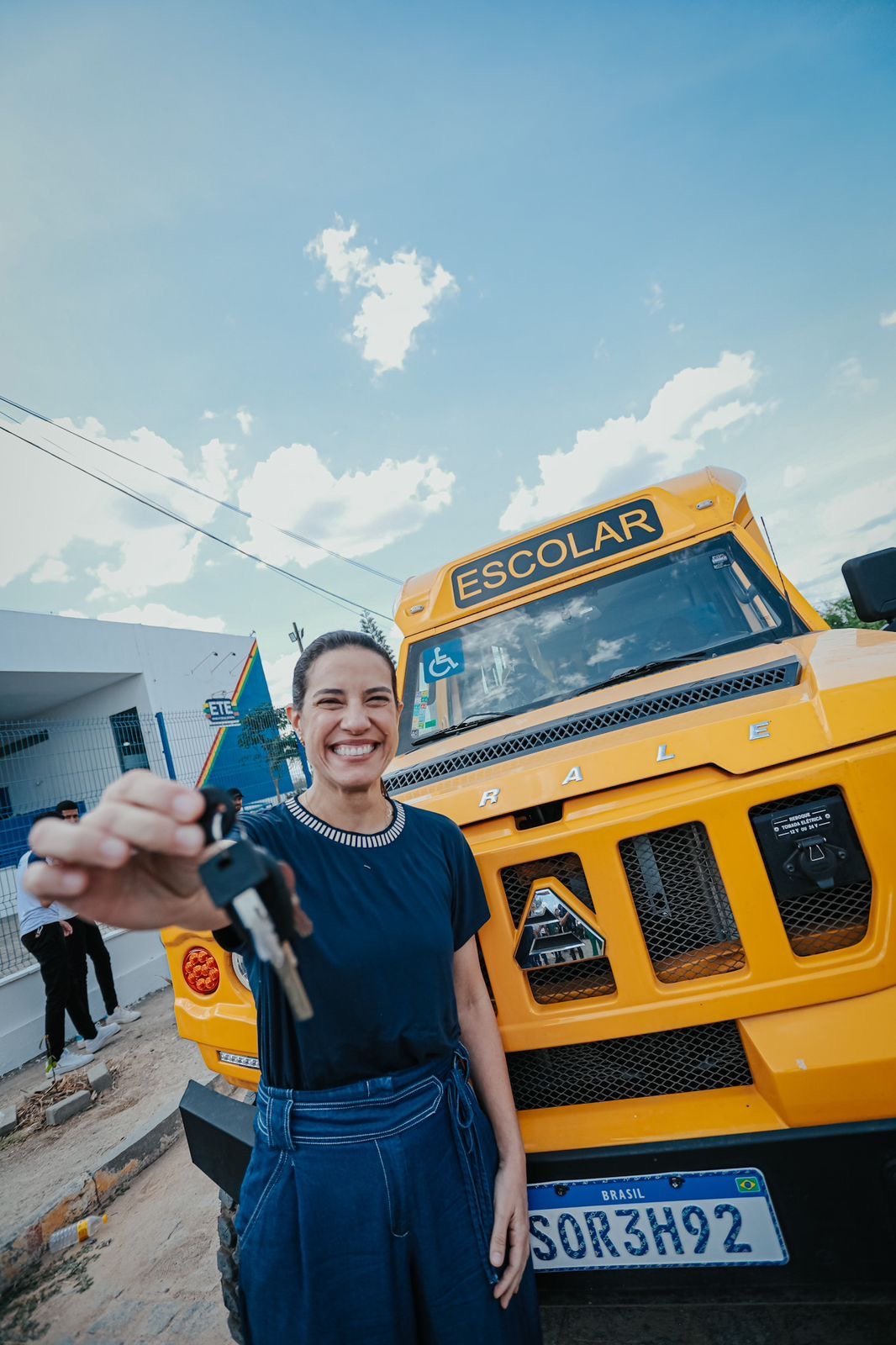 Em São Bento do Una, governadora Raquel Lyra anuncia pacote de investimentos para o Agreste e realiza entregas na área da educação